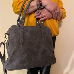 Medium sized shoulder bag